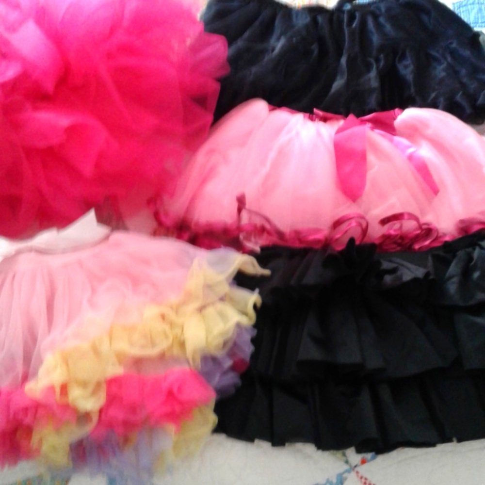 Box that contains 5 girls TuTu's